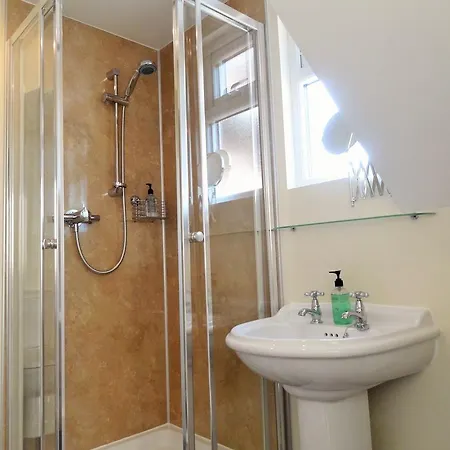Alcuin Apartman *